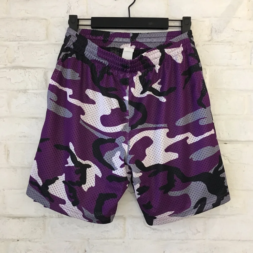 

2018 HOT KANYE WEST OVERSIZE Army green Pink purple Camouflage Mesh men shorts hip hop Grid Fashion Casual Shorts 4 colors M-XXL