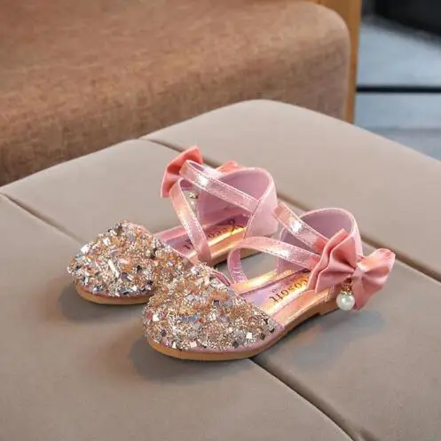 Новинка; сезон весна-лето; кожаная обувь для девочек; модная детская обувь принцессы с блестками; сандалии с бантом; детская обувь с ремешком и пряжкой на каблуке для малышей - Цвет: Розовый