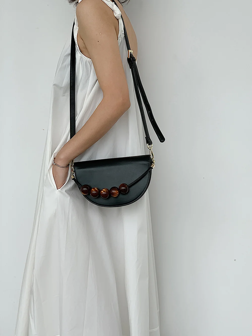 

Vintage Fashion Beaded Handbag Half-moon Single Shoulder Diagonal Package Semi-circular Dumplings Package