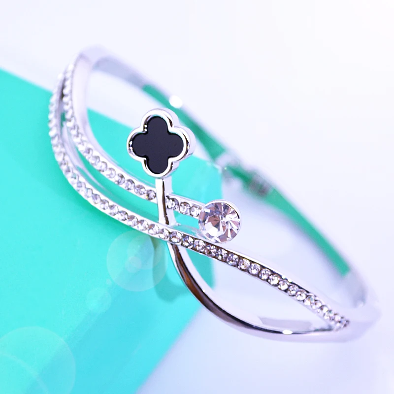 Япония и Южная Корея чистке серии из четырех Diamond Flower браслет производителей