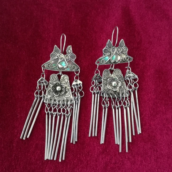 

Guizhou Yunnan ethnic minority ornaments retro palace ear ornaments handmade Miao silver individual filament butterfly earrings