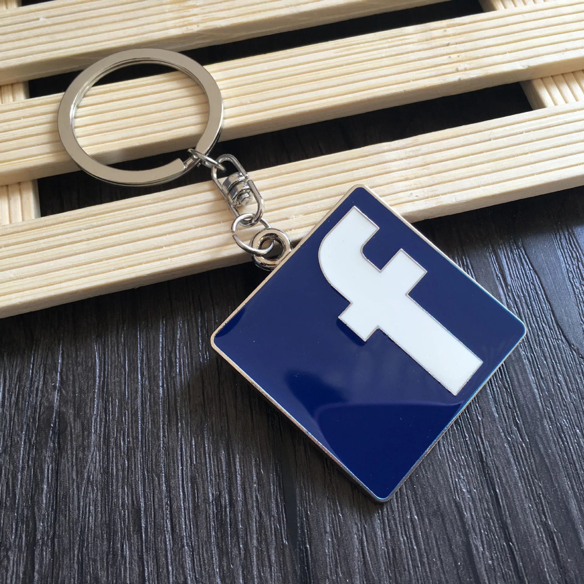 Facebook WhatsApp значок автостайлинг брелок для Audi A3 A4 B8 B6 A6 C6 A5 B7 Q5 C5 8P Q7 TT C7 8V A1 Q3 S3 A7 B9 8L A8 80