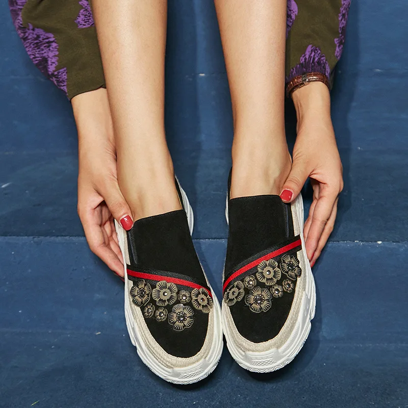 

2018 autumn new stylish simple three-dimensional flower thick sole casual shoes retro comfortable leather flat shoes.