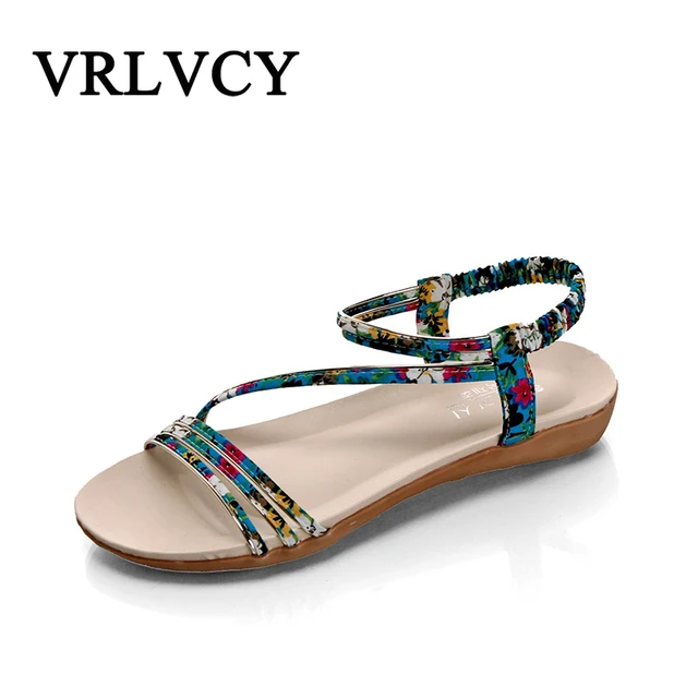 รองเท้าส้นสูงแฟชั่น รองเท้าคัทชู หรือรองเท้าทำงานหลากสไตล์