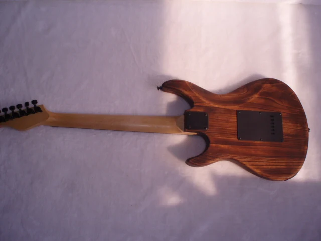 New Arrival Str Electric Guitar Ash Body In Natural 2009Fr