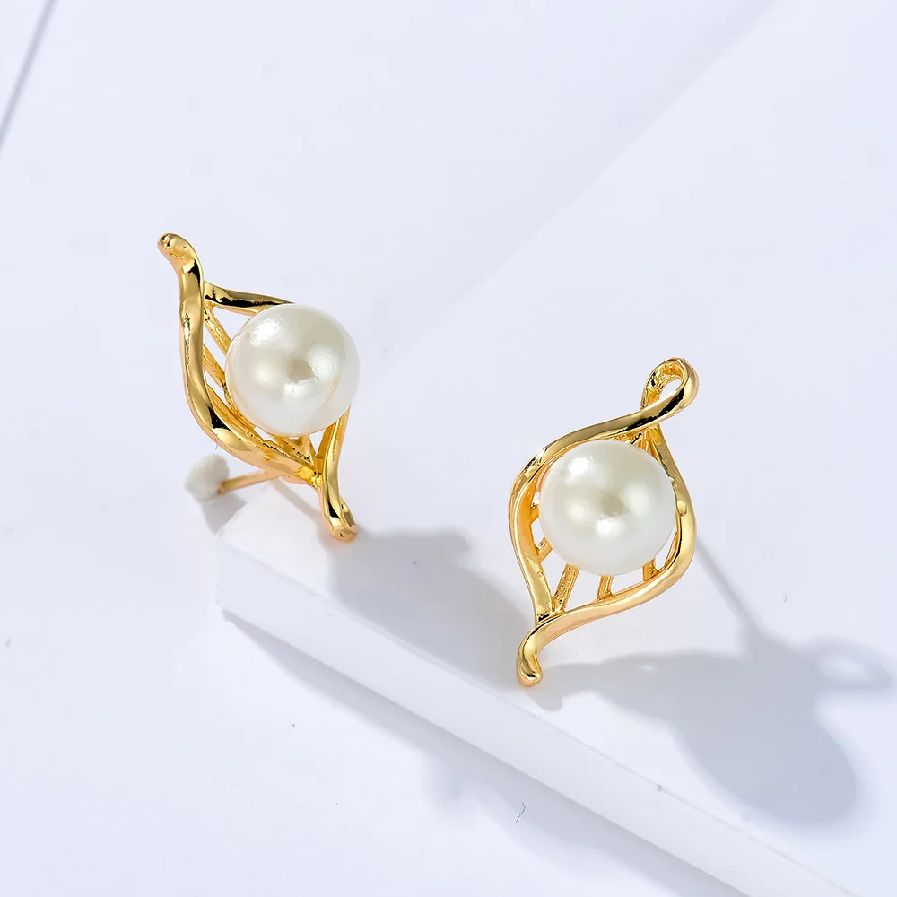 

QGGLE Stud Earrings Faux Pearl Leave Shape Crystal Gold Fashion For Women