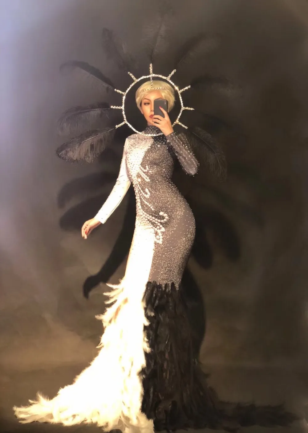 

Women Sexy Black White Splice Feather Long Skirt Sparkling Crystals Pearls Nightclub Party Dancer Singer Stage Wear Show Time
