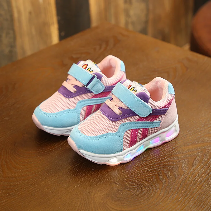 2019 جديد مضيئة رياضة الأطفال الأحذية مع ضوء متوهجة رياضية الأطفال حذاء كاجوال مع تضيء أحذية للبنين