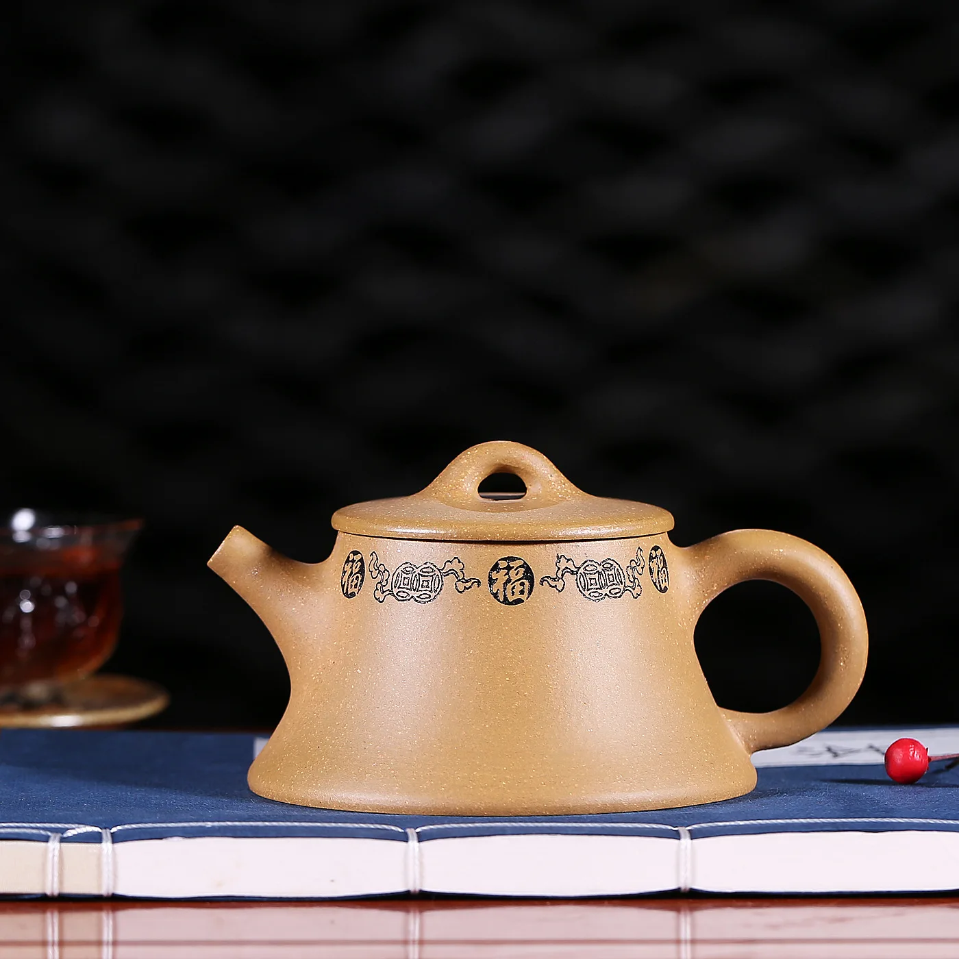 

Pottery Teapot Full Manual Blessing Full Gu Peng Cheng Section Mud Kungfu Online Teapot Tea Set Wholesale Wholesale Customized