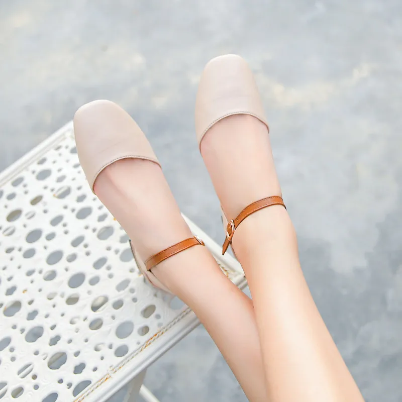 

2019 new sandals Spring and Summer word buckle hollow thick with grandmother slippers women casual ladies shoes