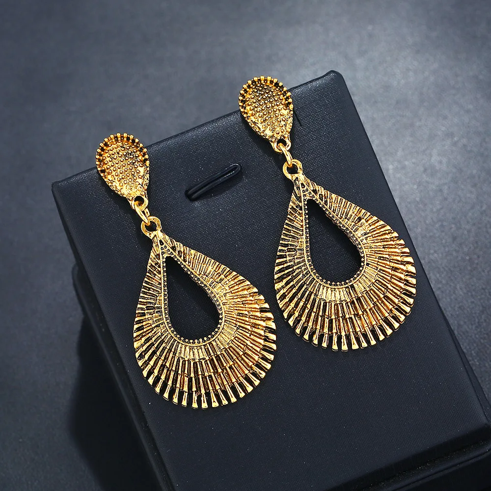 

Vintage Punk Palace Wind Hiphop Exaggerated Hollow Big Large Drop Exaggerated Earrings Drop Pendant Handing Earring Jewelry