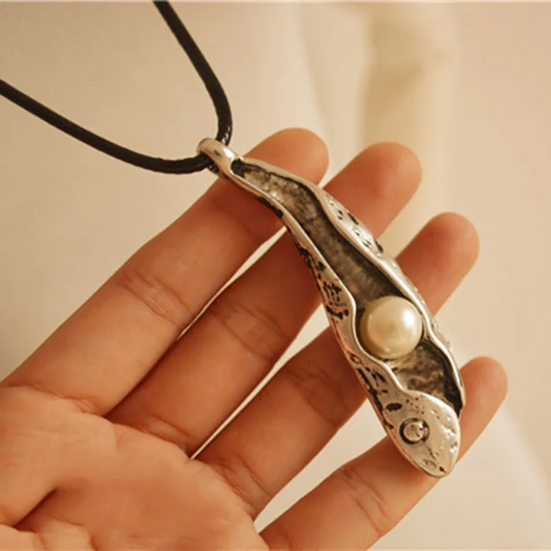 fish pearl necklace 1