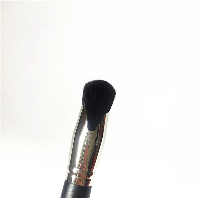 MAC 141S Synthetic Face Fan Brush _ 2