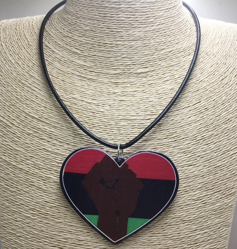 

2017 Newest Heart Fist Wooden Pendant Necklace