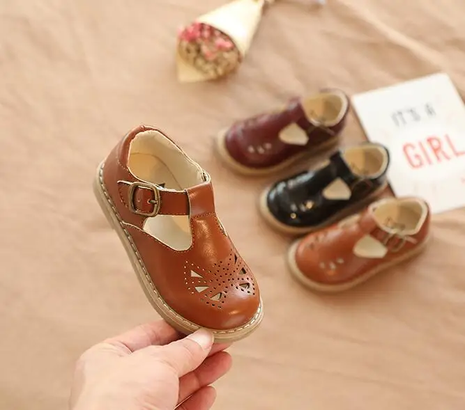 

2019 spring new Korean children's small shoes girls hollow Princess shoes non-slip children's baby soft bottom shoes tide