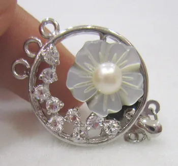 

Wholesale Quality pearl necklace clasp bracelet zirconocene button shell pearl 3 breasted