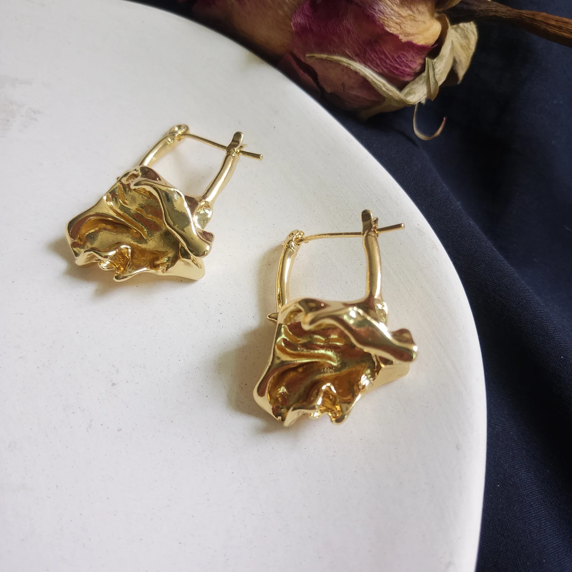 

Rongho Vintage Irregular Metal Geometric Earrings for Women Punk Brincos Hiphop Lava earring Pendant Femme Bijoux