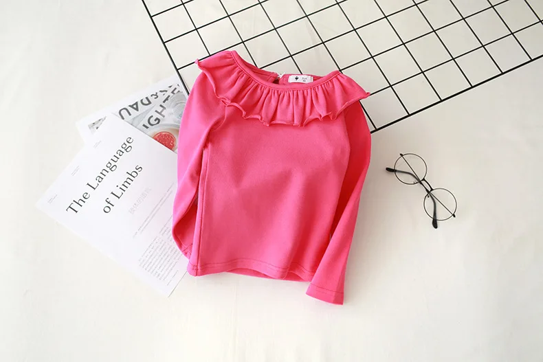 Демисезонный одежда для малышей для девочек хлопковая футболка с длинным рукавом одноцветное Цвет футболки оборками рубашки одежда для детей Подарки - Цвет: Розово-красный