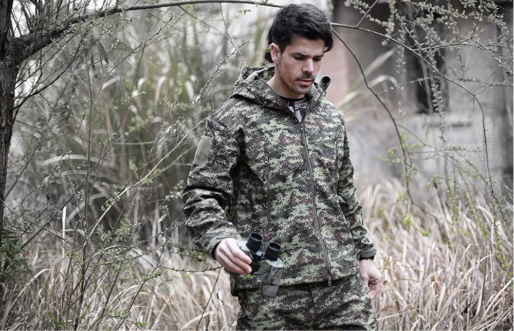 2014 Man New Camouflage Camping Skiing Outdoor Jacket Pant Army Softshell Trousers Plus Size Hiking Male Waterproof Suit wear