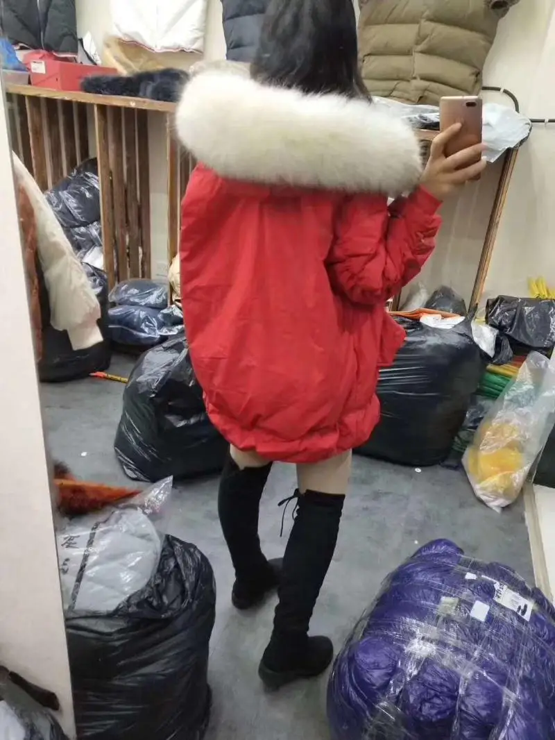 Новинка, корейский стиль женские пуховик женская зимняя куртка puffer parka ткань из натурального меха енота Красный Черный Крем негабаритных - Цвет: red with white fur