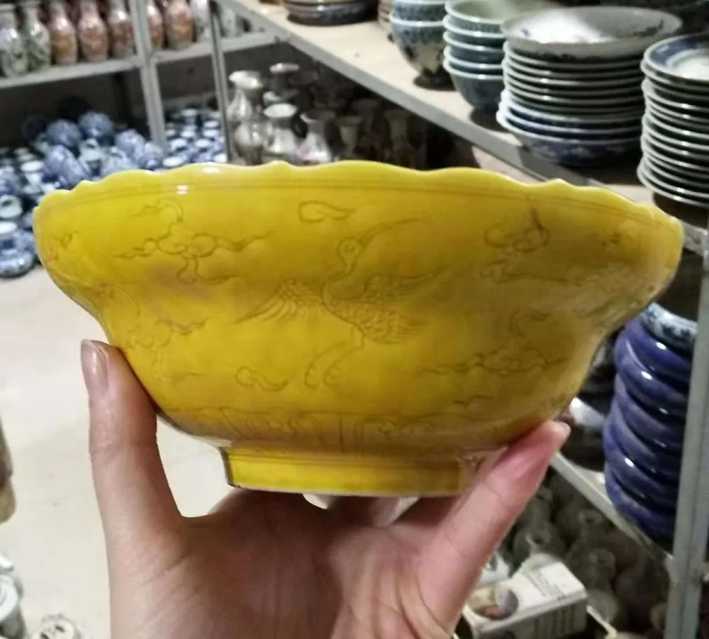 

Chinese Porcelain Handicraft Collection Ancient-like Objects Daming Hongzhi Yellow Glaze Fengwen Lace Bowl