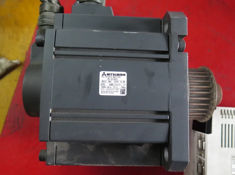 

HC-SFS 201 servo motor HC-SFS 201 MR-J2S-200A