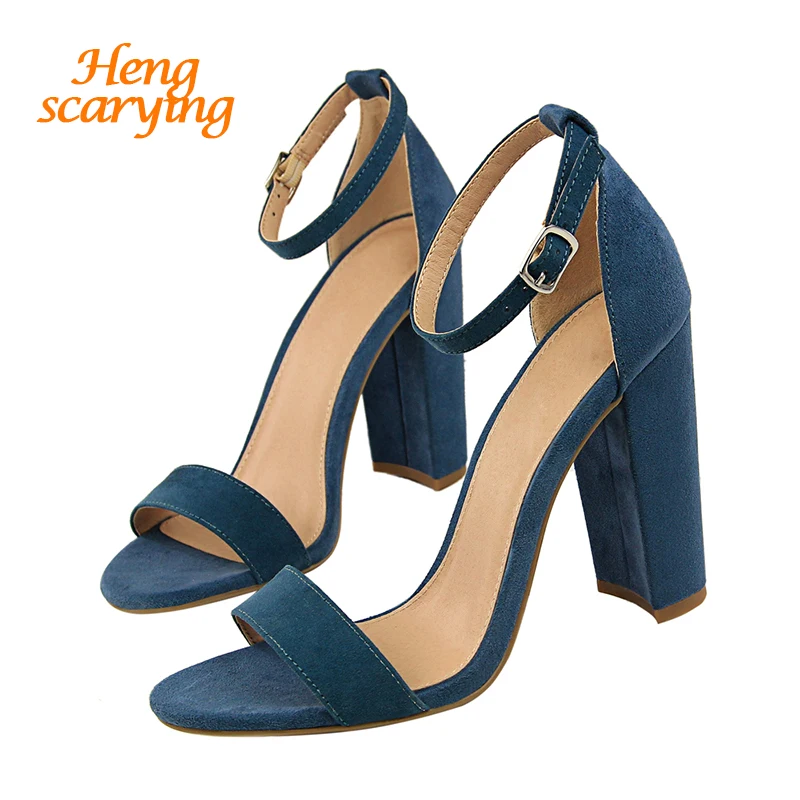baratas 2018 Verão Elegante Moda Mulher 9 cm Grossas Sandálias De Salto Alto Feminino Bombas Dos Saltos Bloco Azul Roxo Senhora Com Tiras Grossas sapatos