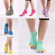 Популярные Нескользящие женские носки для йоги, Нескользящие, пять пальцев, открытая спина, хлопок, силикон, 5 носок, дышащие носки балетная одежда для фитнеса