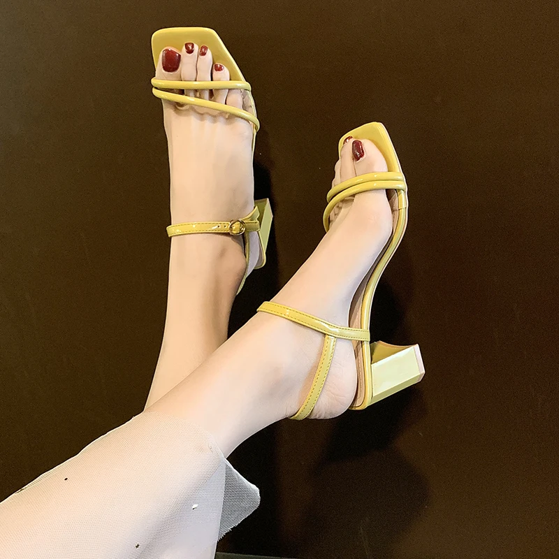 Туфли на высоком каблуке Белые сандалии Для женщин летние веревочные сандалии с ремешками на лодыжках женские квадратном каблуке классические туфли на каблуке Женская обувь желтый шлёпанцы для женщин