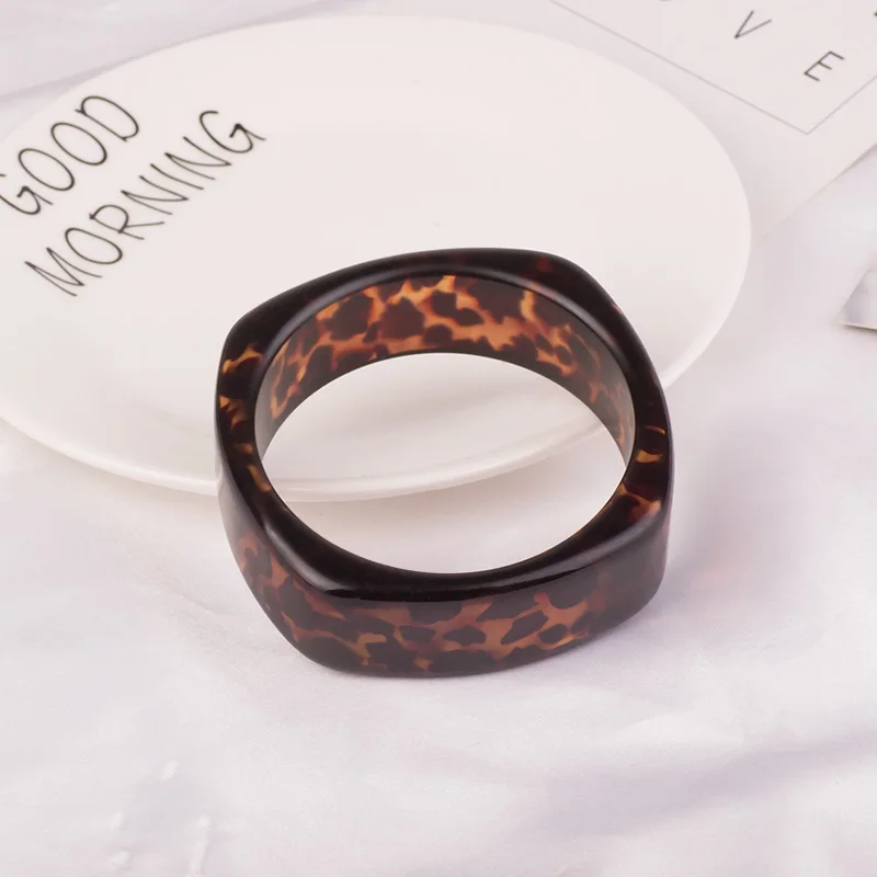 Vintage Fashion Resin Cuff Bracelets Bangles for Women Leopard Print Acrylic Wide Geometric Bracelets For Girl Charm Jewelry (3)