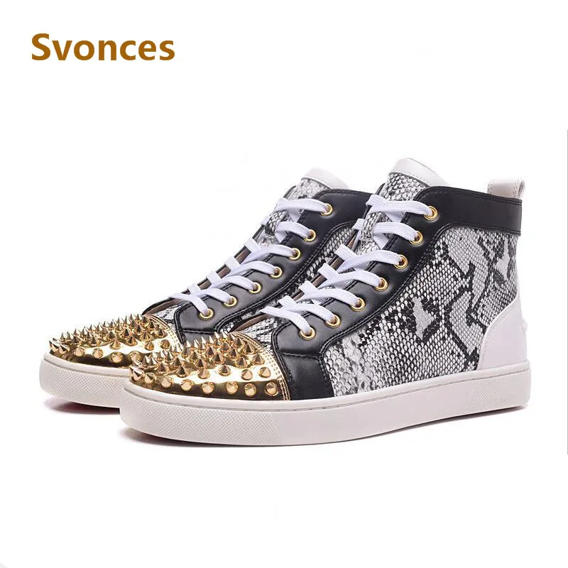 

Hot Unisex Golden Rivets Boots Luxury Designer Shoes Red High Top Sole Serpentine Flats Studded Fashion Lace Up Casual Shoes Men