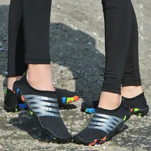 Производительность Для женщин ботинки для воды дышащей сетки воздуха верхний быстрее сухой Дизайнерские кроссовки крюк-и-петля закрытия пляжные шлепанцы