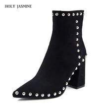 Модные черные теплые женские ботильоны из искусственной замши с заклепками, острым носком, на молнии, с металлической пряжкой, без шнуровки, на высоком каблуке