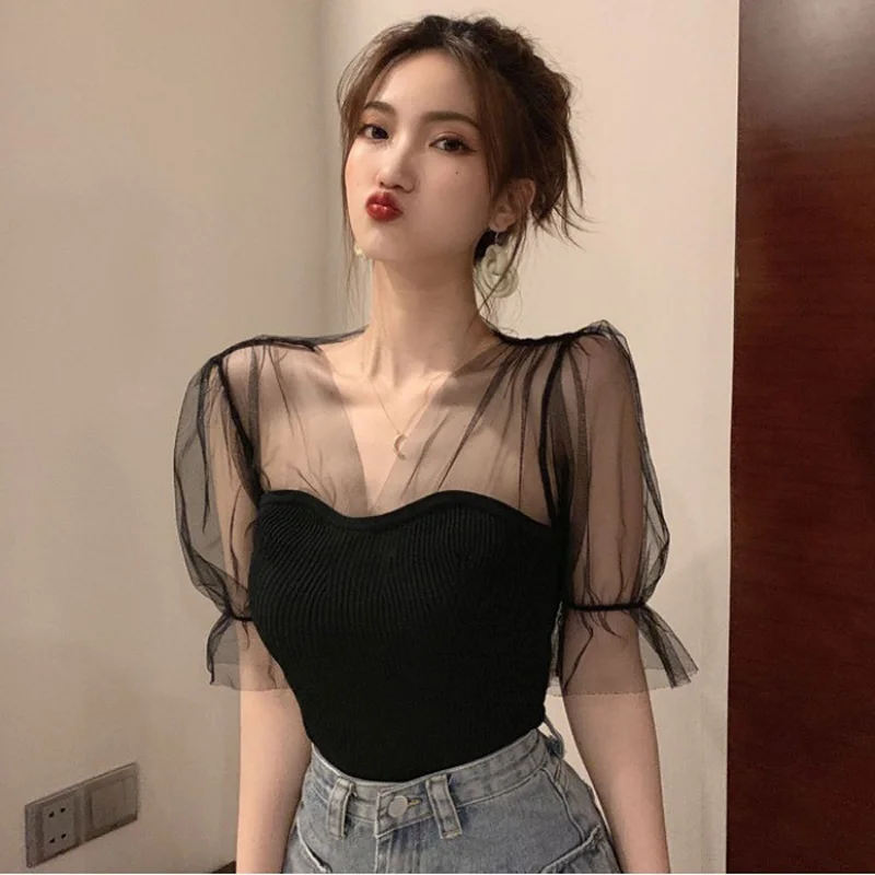 

Fashion new women's V-neck net yarn stitching knitted shirt tops female girls slim sexy Puff short Sleeve Ruffles t-shirt
