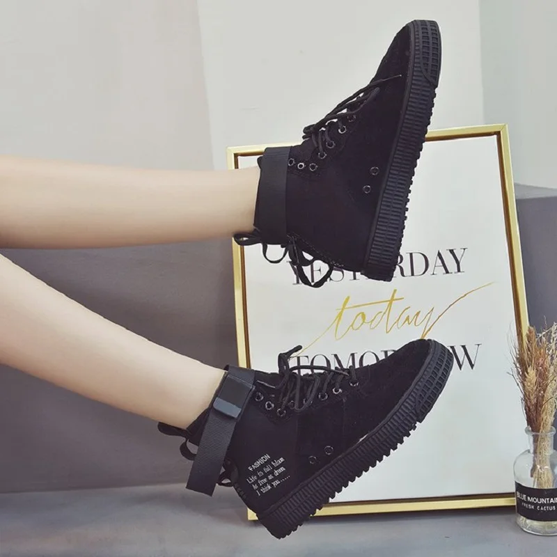 

MoBeiNi High shoes women 2018 new students hip-hop thick-soled sports small white shoes shoes tide pu ankle riding equestrian