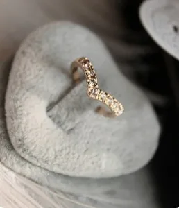 

Rose Gold Crystal Women's Ring V-shaped Crystal Ring Personality Simple Ring for women