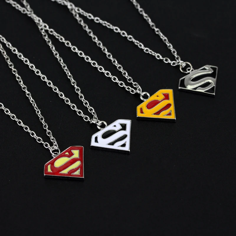 

4 pcs DC Comic Superman Pendant Long Necklaces 4 Color S Logo Enamel Choker Necklaces Avengers Superhero Kolye Cosplay Jewelry