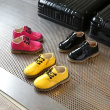 Детская обувь на плоской подошве; Новинка года; сезон весна; Яркие Кожаные желтые ботинки; обувь с большим носком для мальчиков и девочек; детские мокасины для отдыха