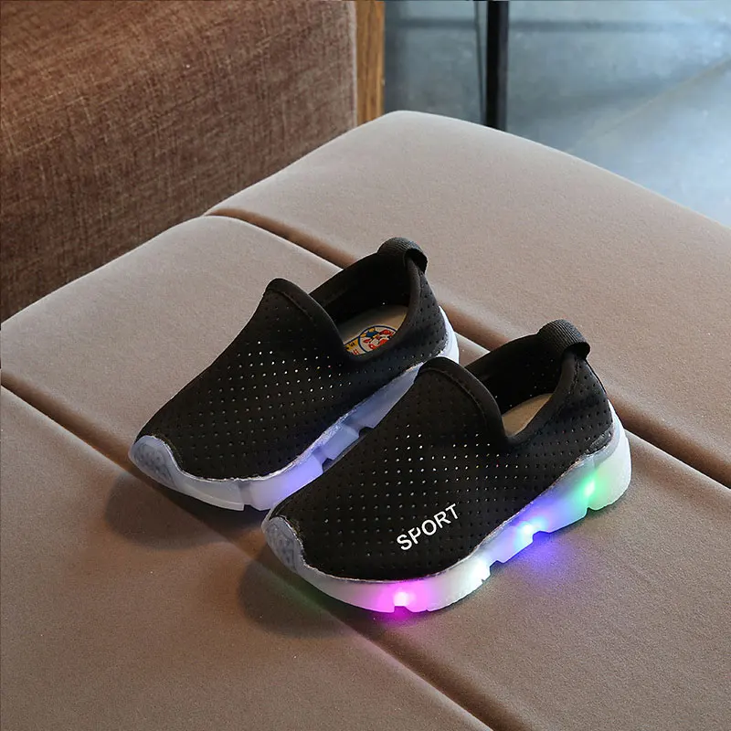 Светящиеся кроссовки; детская обувь с подсветкой; Детский Светильник; обувь для девочек и теннисные для мальчиков; infantil; дышащая Спортивная обувь для детей 1-6 лет - Цвет: Черный