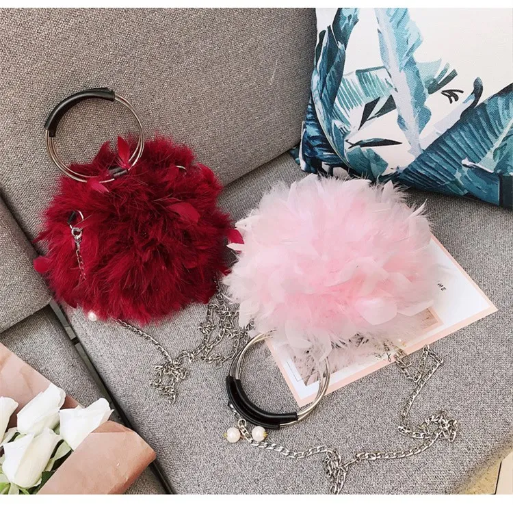 Blascher New 2018 Autumn New Furry Women's Messenger Bag Round Plush Bag Magnetic Buckle Ostrich Feather Chain Ring Bag SQ13 (1)