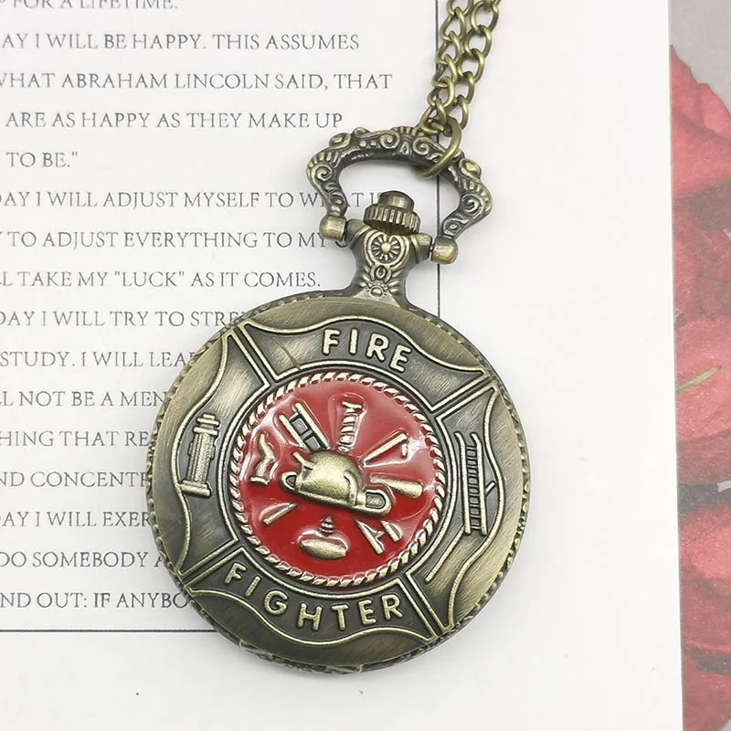 

Vintage Fashion Black Analog Rome Number Display FIGHTER Word And Logo Carving Pocket Watch Unisex For Gifts Drop Shipping