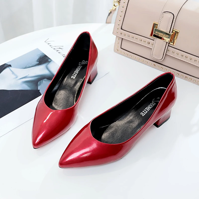 Женские туфли-лодочки из лакированной кожи с острым носком на высоком каблуке; модельные туфли с острым носком; офисные женские туфли; туфли-лодочки на квадратном каблуке; 6679