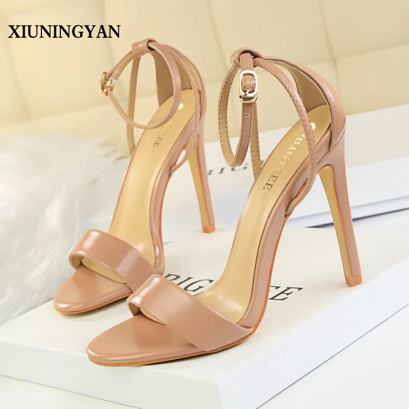 

XIUNINGYAN Summer Shoes Woman Sandals 2019 Zapatos Mujer Designer Luxury Brand Leather High Heels Women Wedding Shoes Lady Pumps