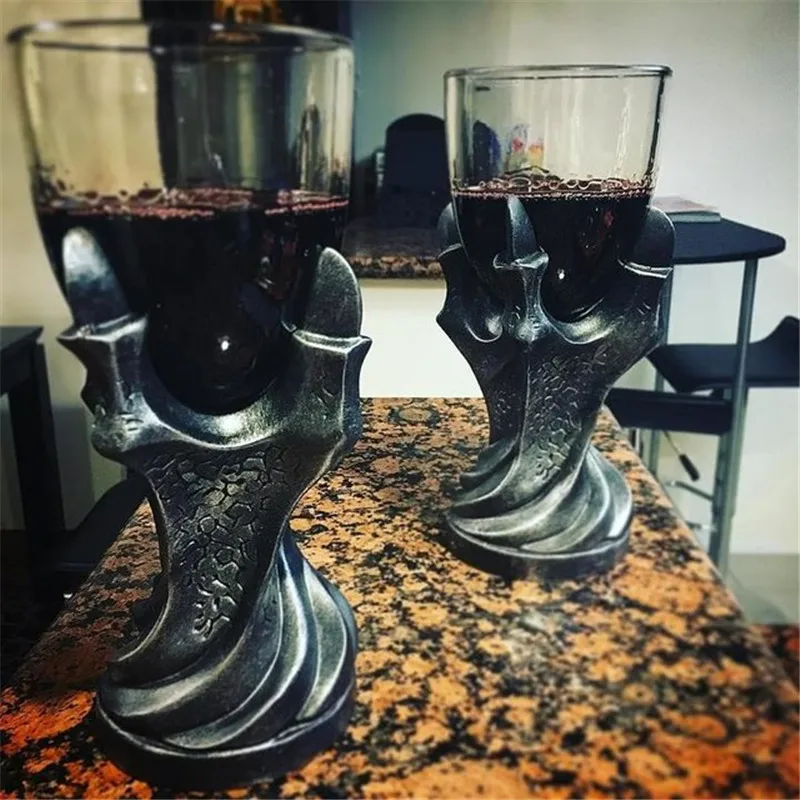 

Hot 3D Dragon Claw Goblet Creative Personality Whiskey Glass Wineglass Resin Material Claw Cup 400ml
