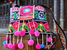 Vente chaude À La Main brodé sac à main Ethnique Femmes Messenger Épaule sac Pompon femmes gland Petits sacs cadeau De Noël
