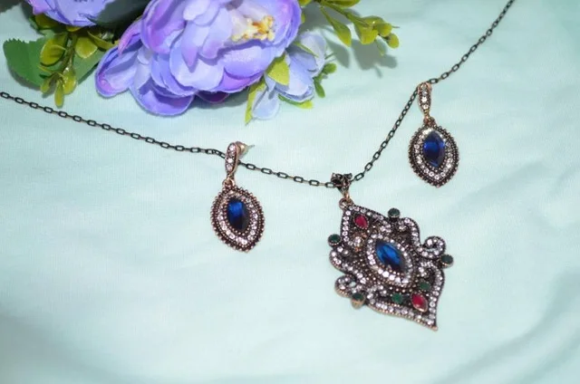 Индийские Свадебные Ювелирные наборы для женщин античное золото цвет полный стразы многоцветный кристалл кулон ожерелье и серьги набор