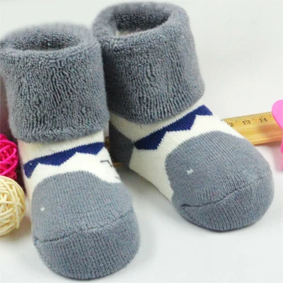 Стильные носки наивысшего качества для новорожденных, 1 пара, зимние носки из хлопка, Нескользящие милые носки с треугольным узором, подходят для детей 3 мес.-3 лет - Цвет: Grey