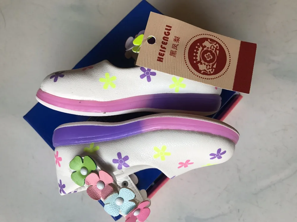 تعزيز جديد أنماط 2017 أحذية الأطفال LED أحذية خفيفة الاطفال حذاء رياضة أحذية ضوء أجنحة USB أحذية