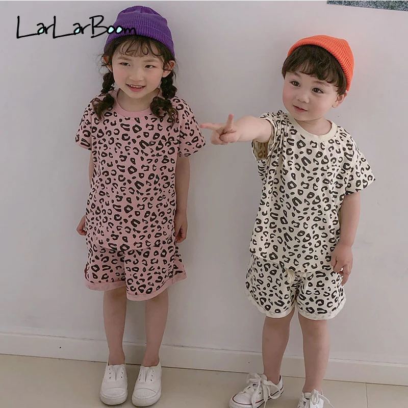 LarLarBoom/комплект одежды для детей, г. Новые летние модные топы с круглым вырезом и леопардовым принтом+ леопардовые шорты комплект одежды из 2 предметов