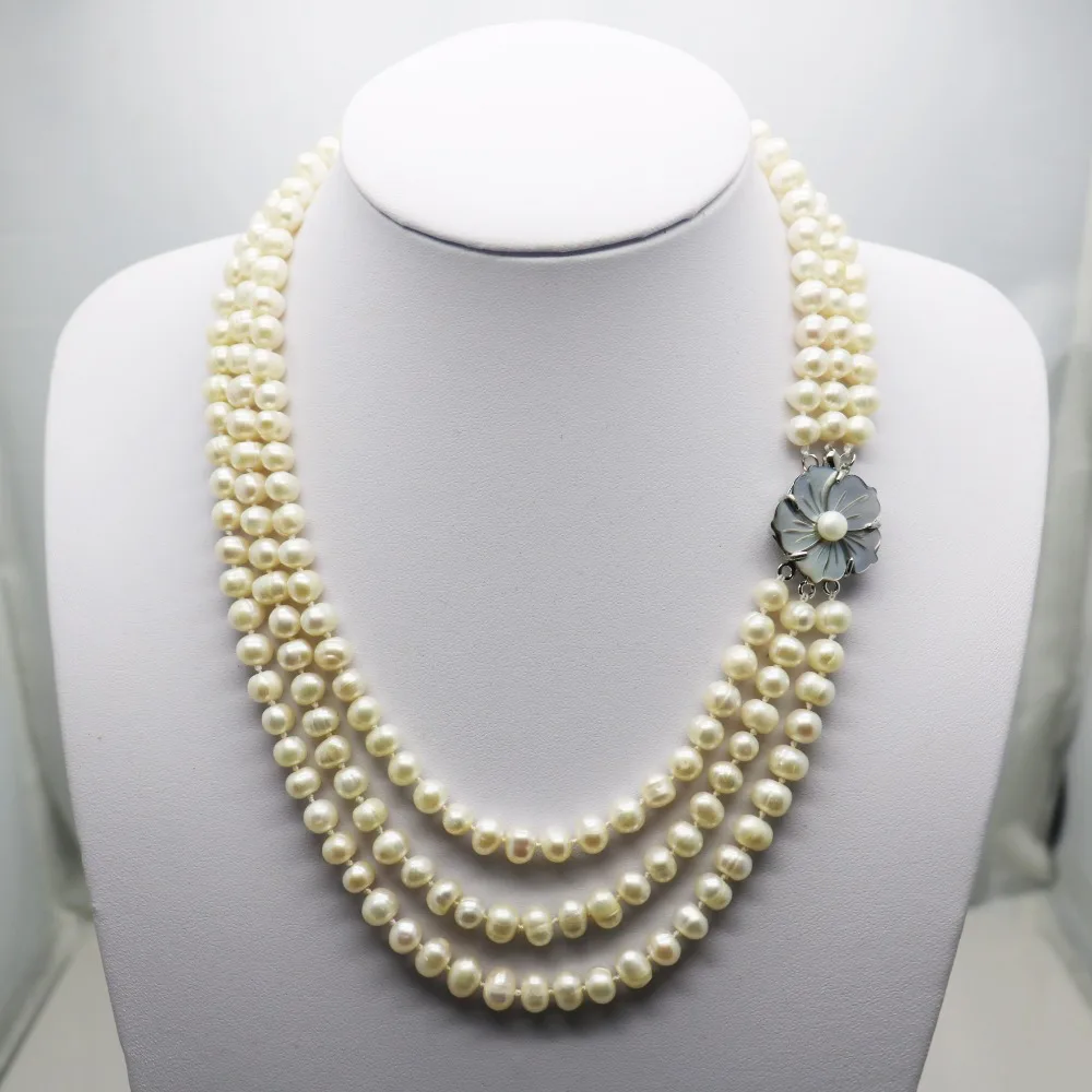 Neck accessories for women Neck Fashion Accessories for Women Add glamor to your outfit with our neck fashion accessories for women. YesStyle's many pendant necklaces, chokers and .